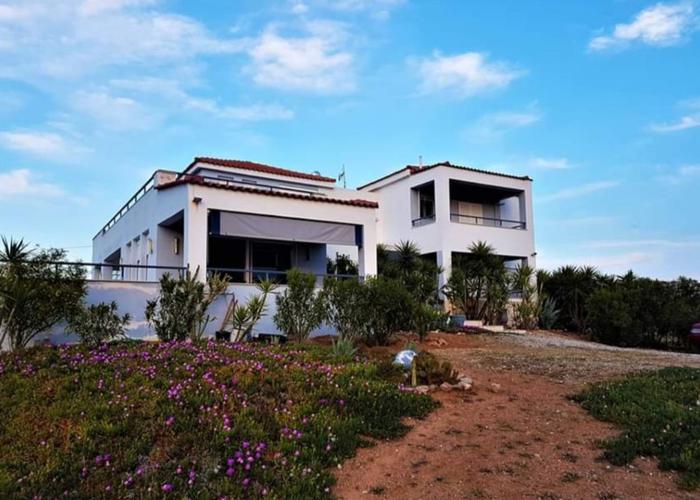 Villa in Salamina