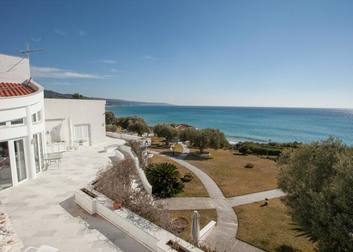 Villa White in Kassandra Chalkidiki