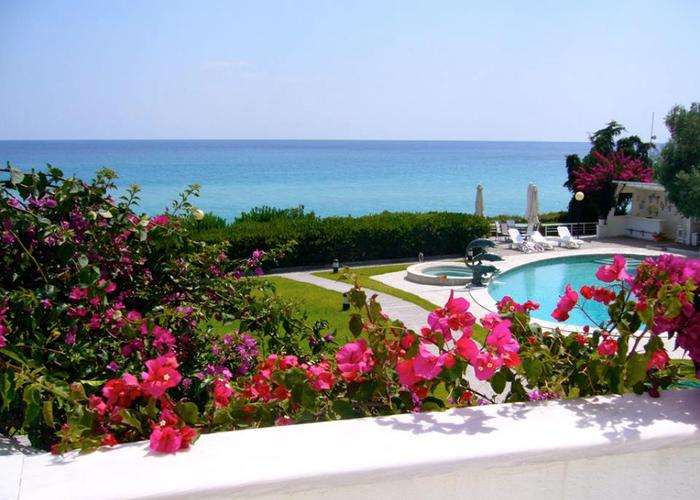 Villa White in Kassandra Chalkidiki