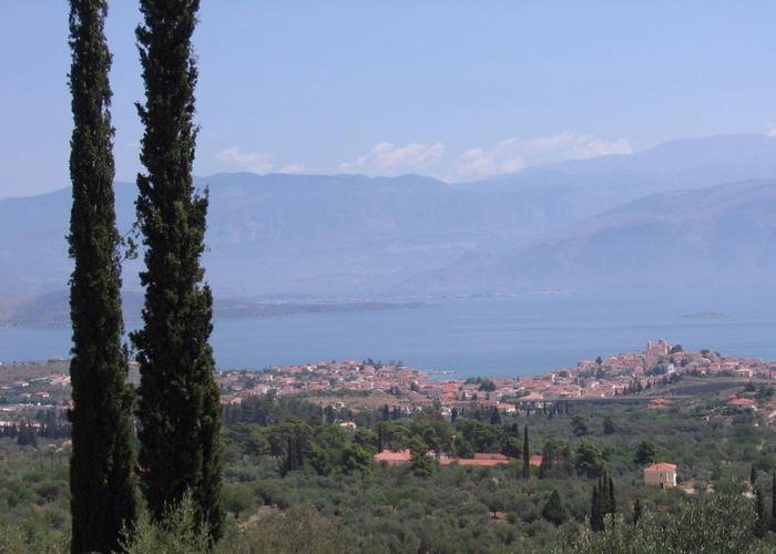 Μεζονέτες Αράχωβα στο Γαλαξίδι