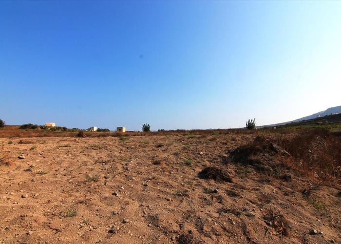 Land plot in Emporio Santorini