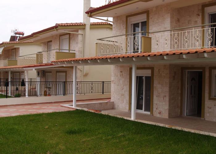 Townhouses Petrali in Nea Plagia