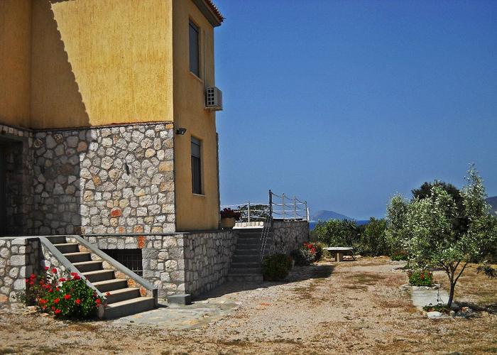 Townhouse in Salanti