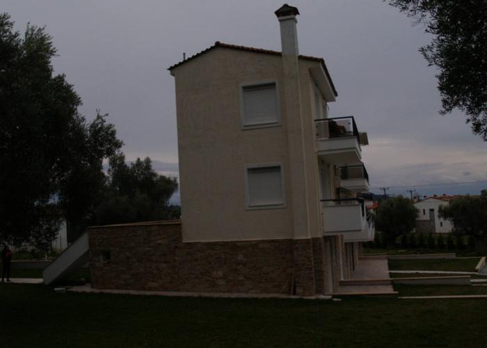 Townhouse Vertical in Skala Fourkas