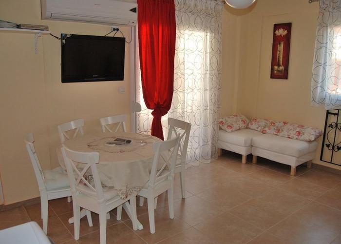 Townhouse in Skala Fourkas